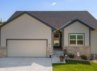 21655 McClellan Dr, Gretna, NE 68028
