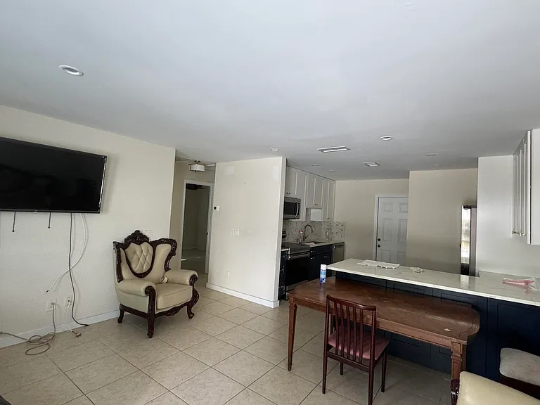 1869 Windsor Dr #1869 — Photo 3