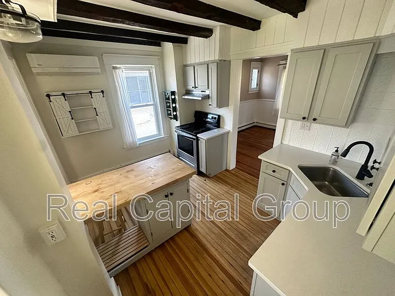 376 Kenwood Ave — Photo 4