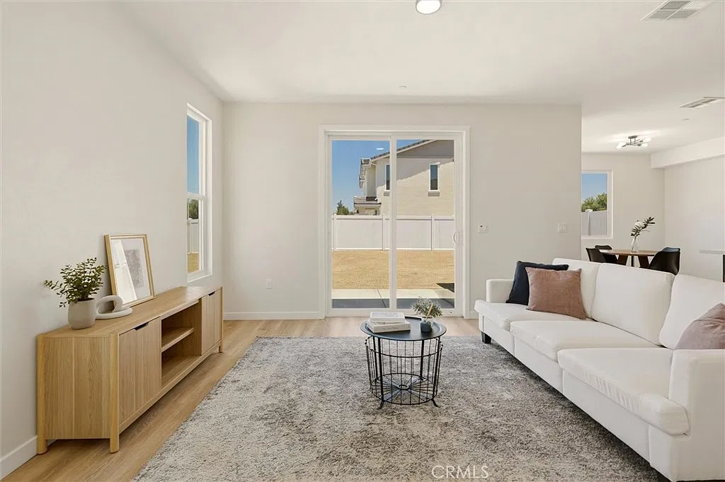 3 bed, 2.5 bath, 1603 sqft, $3,850 — Photo 4