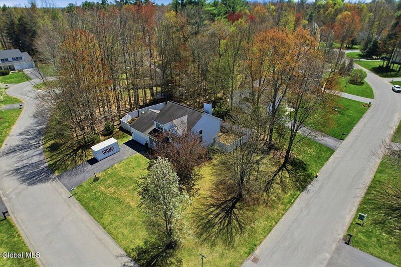 2nd image of 2 Cheyene Court