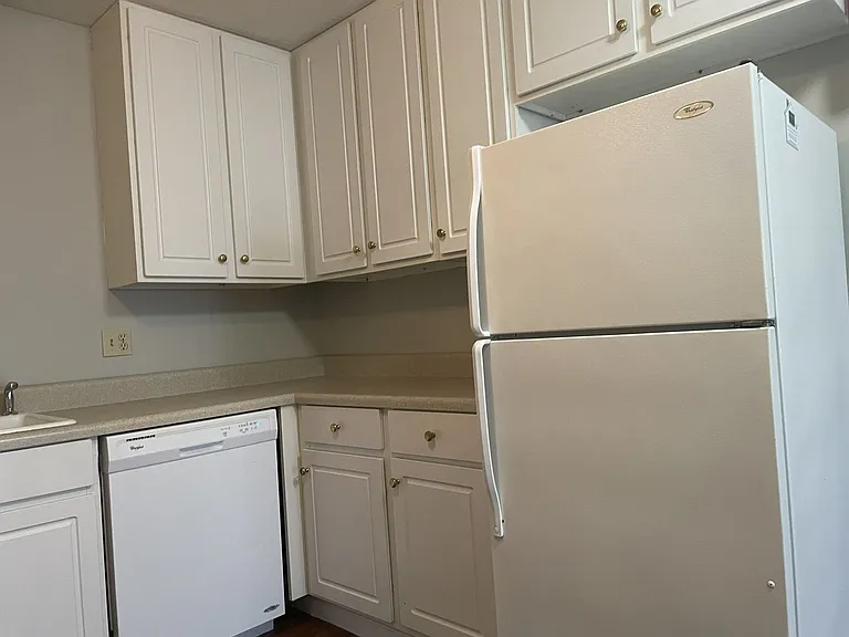 102 McConnell St — Photo 6