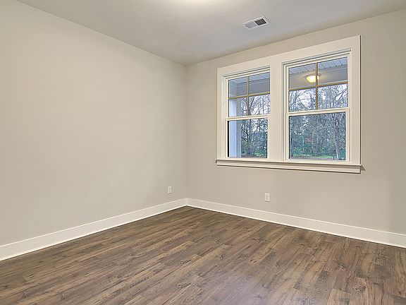 5th image of 198 Huntington Rd