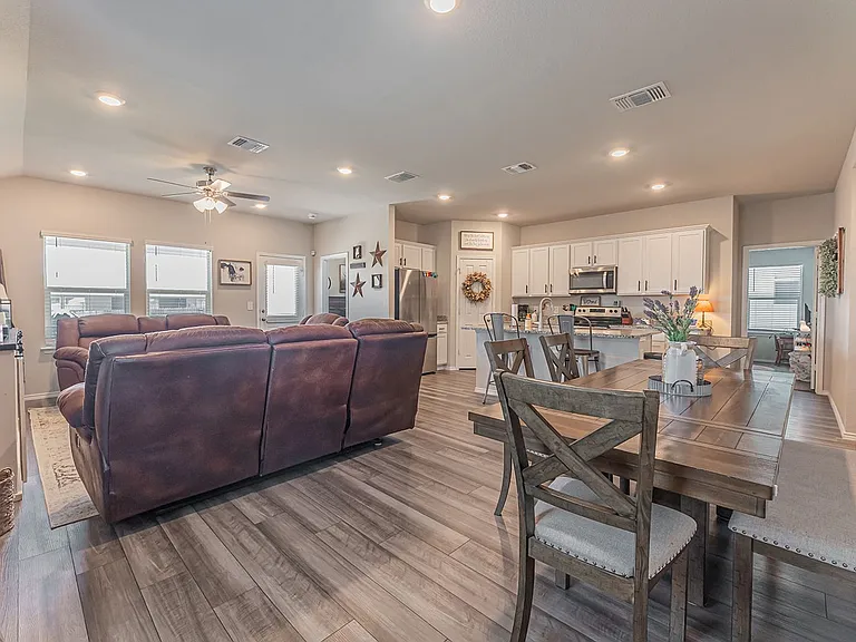 2306 Aylesbury Dr — Photo 17