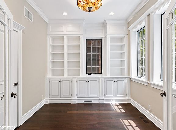 3rd image of 339 W Oakdale Ave