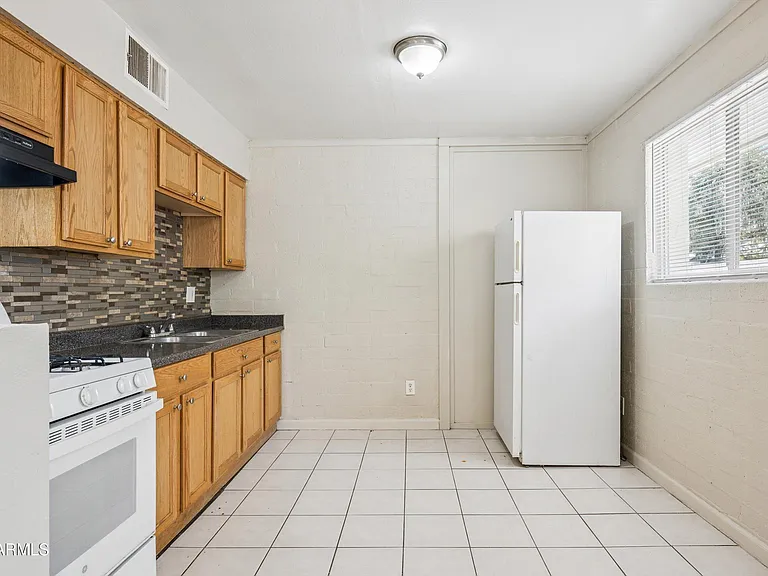 2133 W Adams St #2 — Photo 16