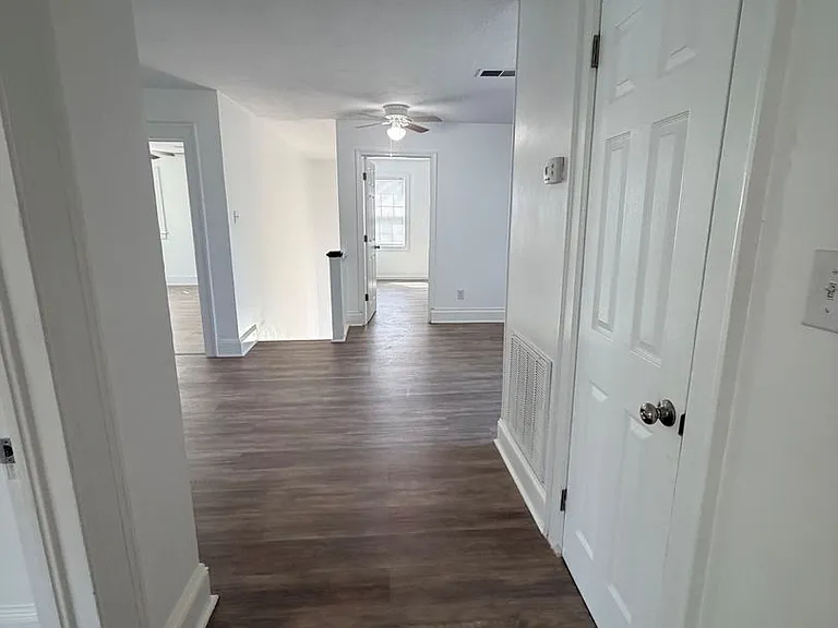 943 Marshall St #B — Photo 10
