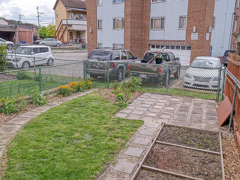 242 Edmond St — Photo 26