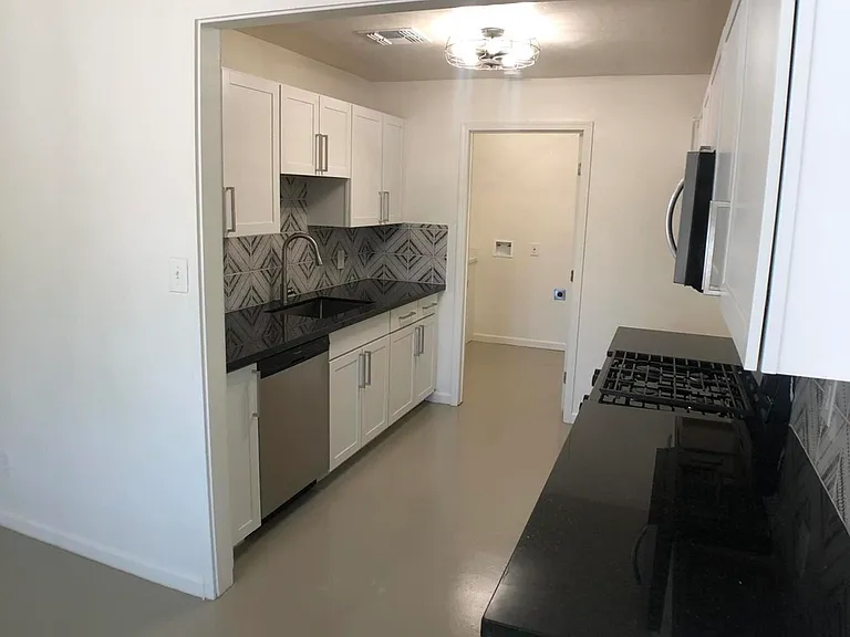 1440 E Edison St — Photo 6