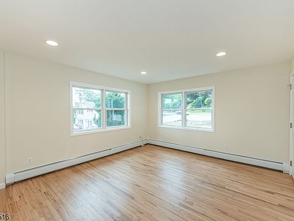 3rd image of 16 Florence St