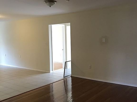 2nd image of 830 Washington Ave APT 4