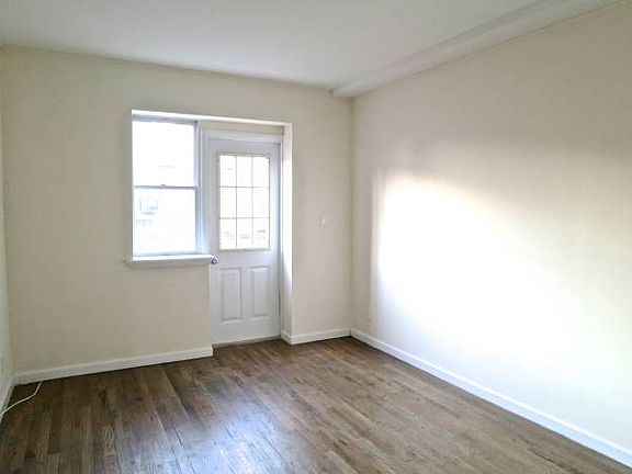 5th image of 902 Bedford Ave APT 6