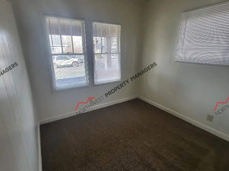 629 NW Hawthorne Pl — Photo 17