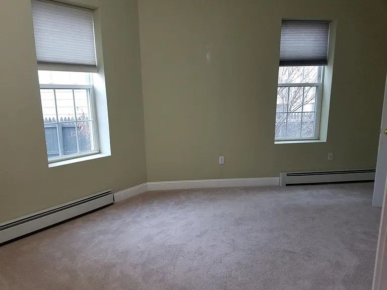 585 Beech St N #1 — Photo 11