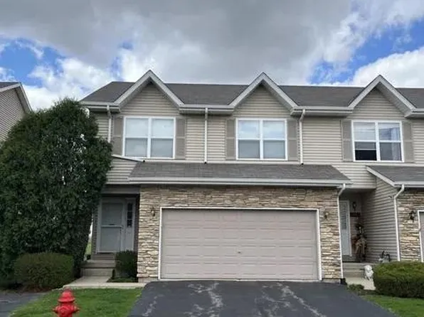 1141 Alexandria Dr, Sycamore, IL 60178