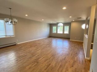 230 7th St, Palisades Park, NJ 07650
