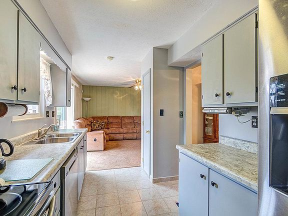 3rd image of 1461 Evalie Dr