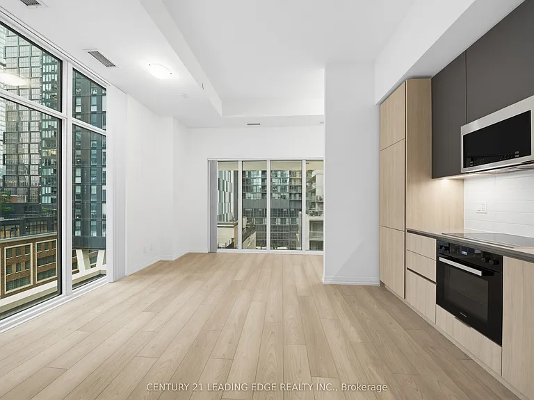 400 King St W #908 — Photo 17