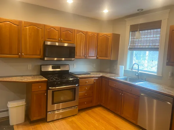 88 Elm St, Stoneham, MA 02180