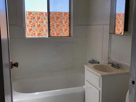 5th image of 707 W 74th St APT 6