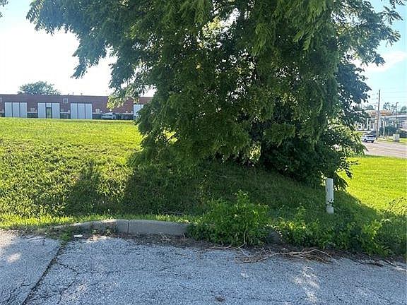 5th image of 4708 Emery Ave