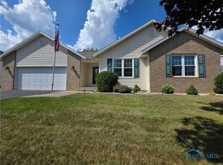 1464 Misty Oaks Dr, Findlay, OH 45840