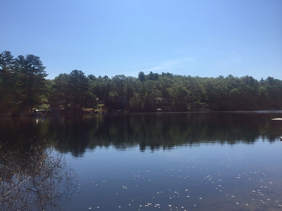 2nd image of 26 W Shore Ln