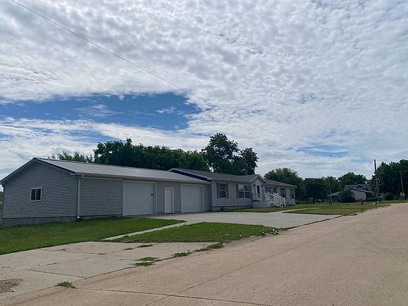 3rd image of 301 N Oak Ave