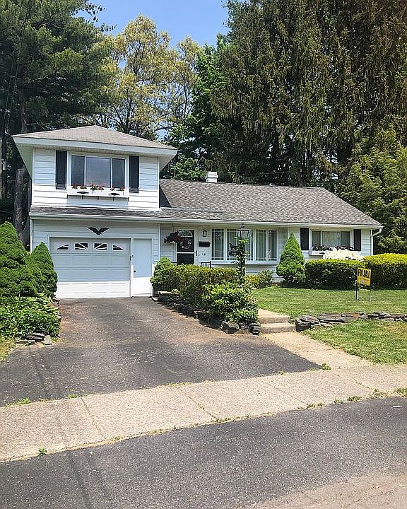 1st image of 15 Arthur Dr
