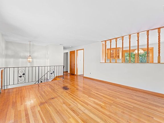 5th image of 6 Cedarcrest Ter