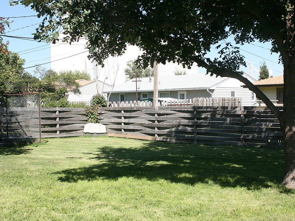 Backyard with kennel to far left