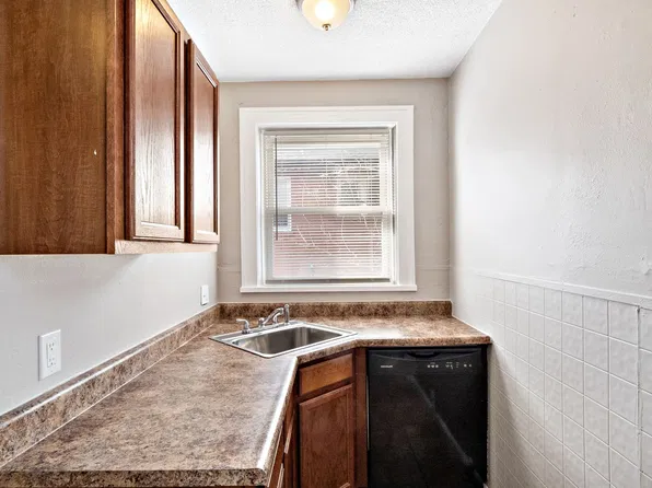 Damberger, 4931A Eichelberger St, Saint Louis, MO 63109
