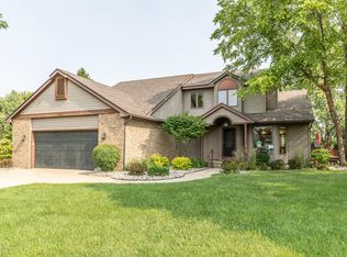 305 Country Ln, Dewitt, MI 48820