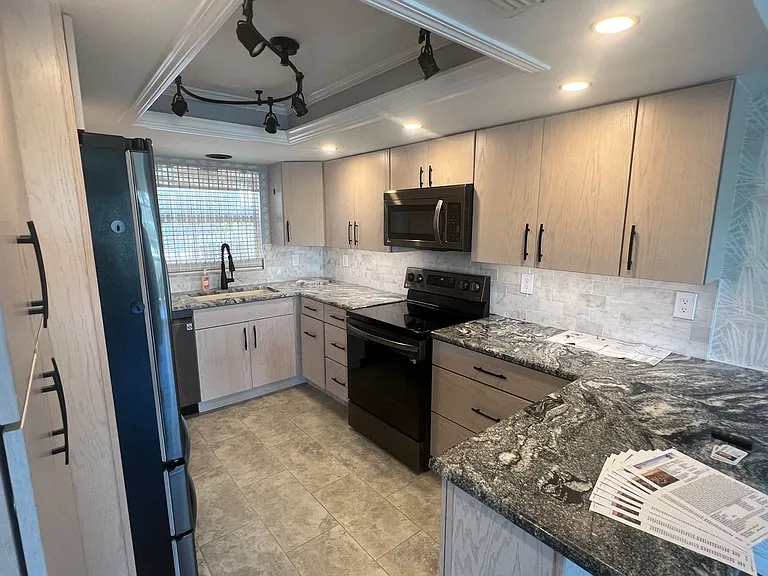 1433 Mediterranean Dr #E — Photo 8