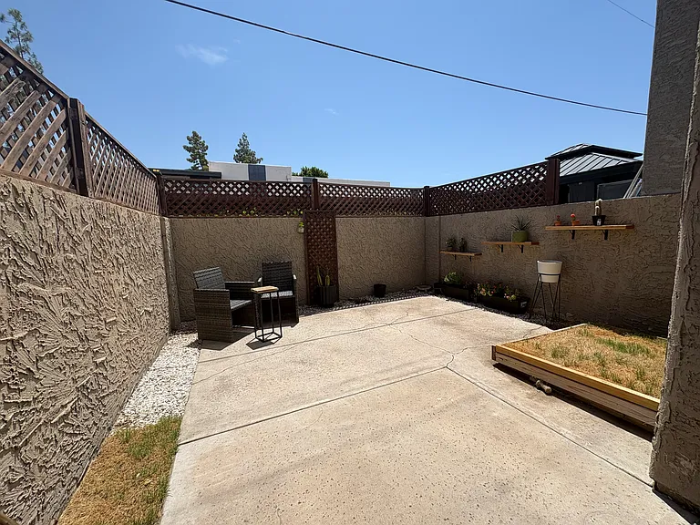 N 52nd St — Photo 8