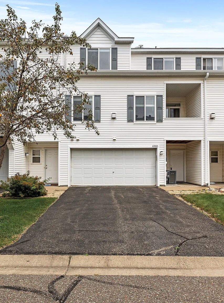 6860 Meadow Grass Ln S — Photo 1
