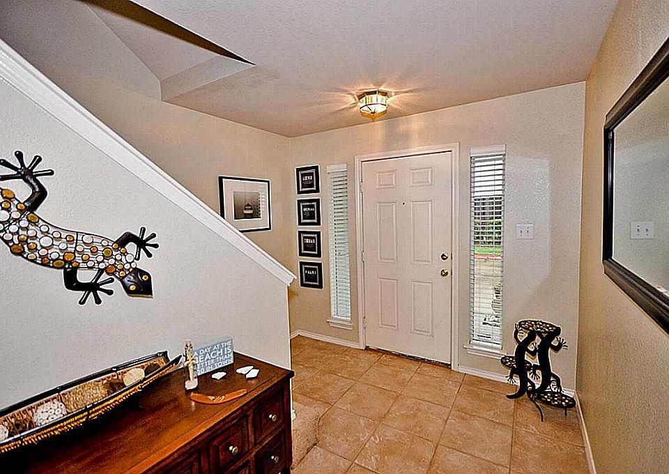 1st image of 6922 Woodridge Row Dr