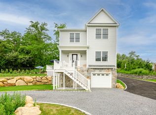 15 S Beach Rd, Southampton, NY 11968