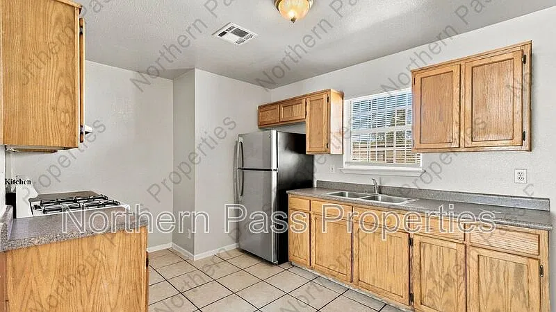 216 S Schutz Dr — Photo 4