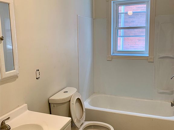 2nd image of 1420 Union Blvd #2F