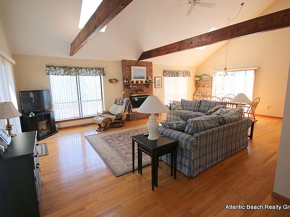 2nd image of 8 Freemont Pl