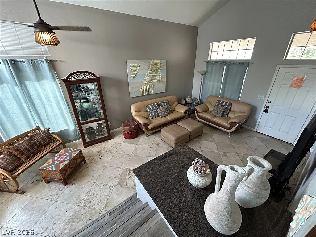 3 bed, 2.5 bath, 1621 sqft, $2,595 — Photo 2