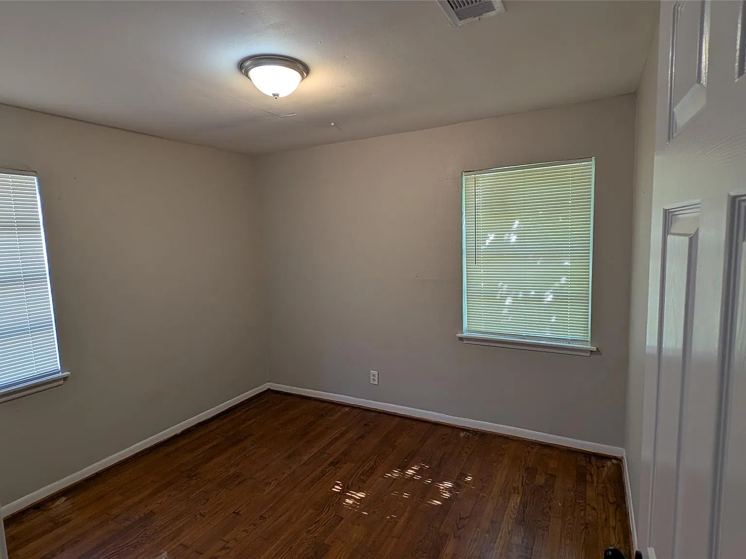 3 bed, 1.5 bath, 1076 sqft, $1,595 — Photo 4