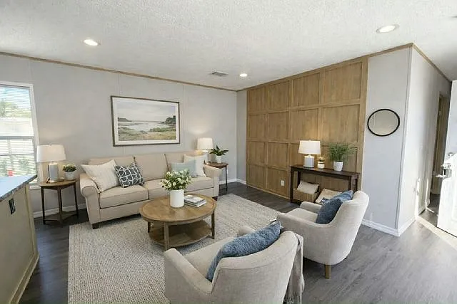 3 bed, 2.0 bath, 1056 sqft, $1,945 — Photo 3