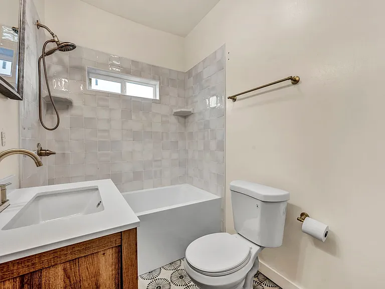 1637 C St — Photo 13