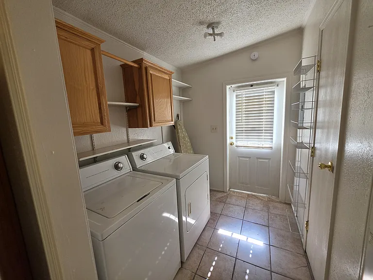 6816 Hallmark Ave NE — Photo 10