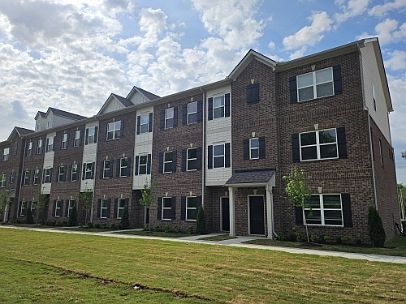 2nd image of 128 Rosebush Ln