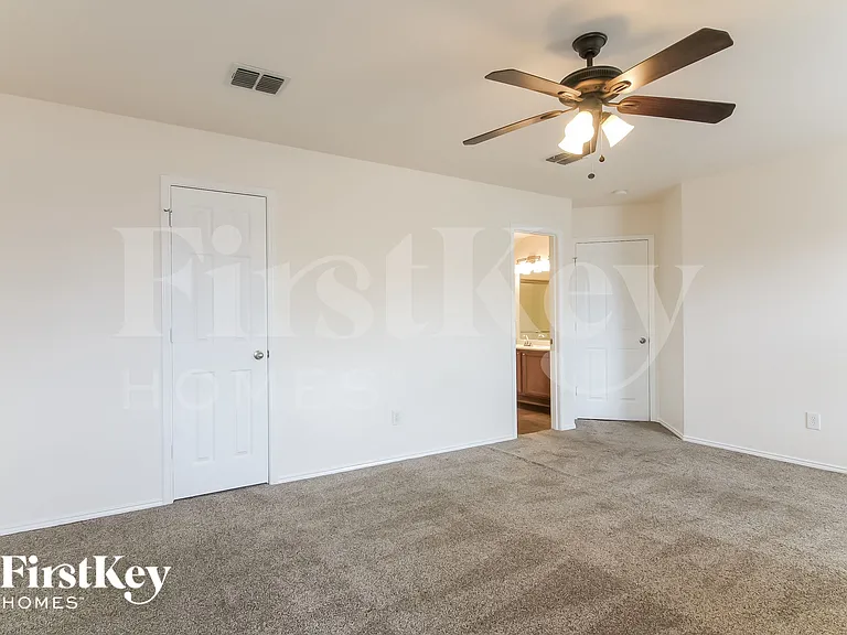 1305 Haley Ln — Photo 9
