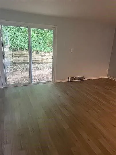 3 bed, 1240 sqft, $1,350 — Photo 4