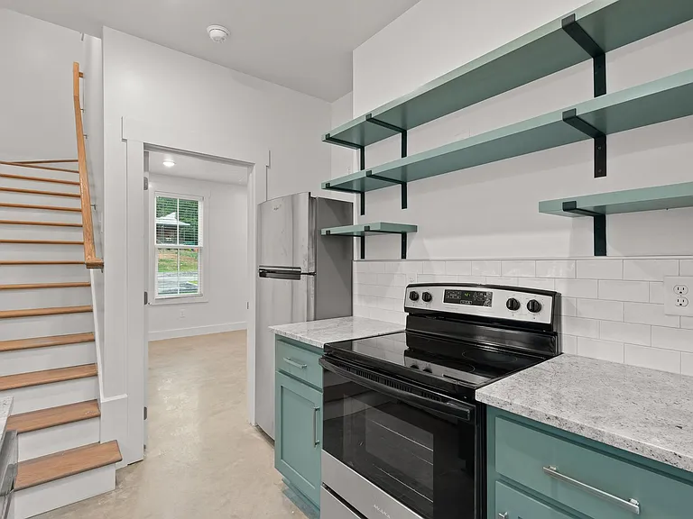709 Jefferson St — Photo 12